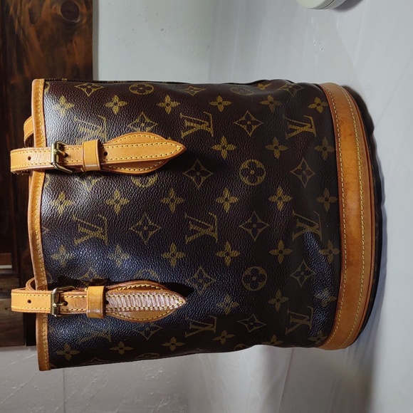 Gorgeous 😍 Authentic Louis Vuitton Bucket Bag - Picture 11 of 14
